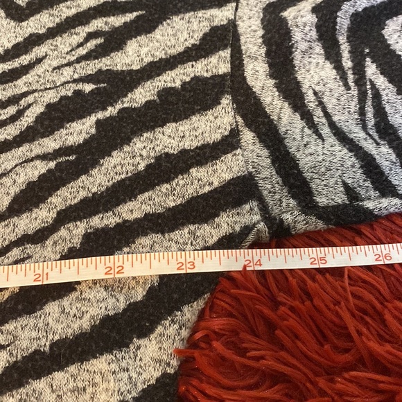 TORRID Grey and Black Zebra stripe Super Soft Plush Top! Torrid size 2! - Picture 9 of 10